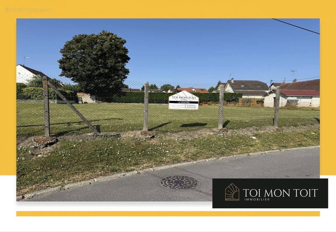 Terrain à SURVILLIERS