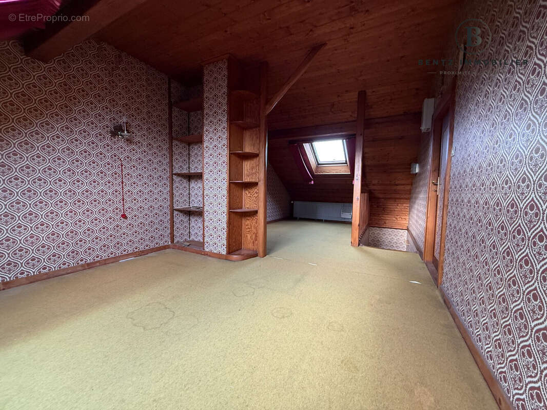 Chambre/pièce Etage - Maison à NIEDERHAUSBERGEN