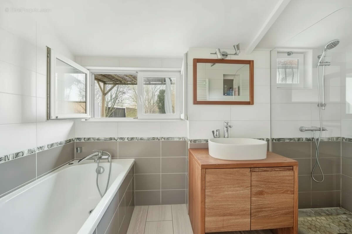 Maison à LAPEYROUSE-FOSSAT