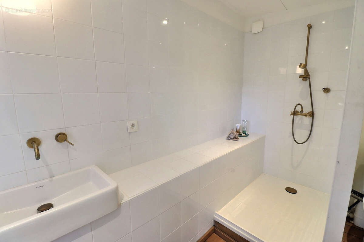 Autre à AIGUES-MORTES