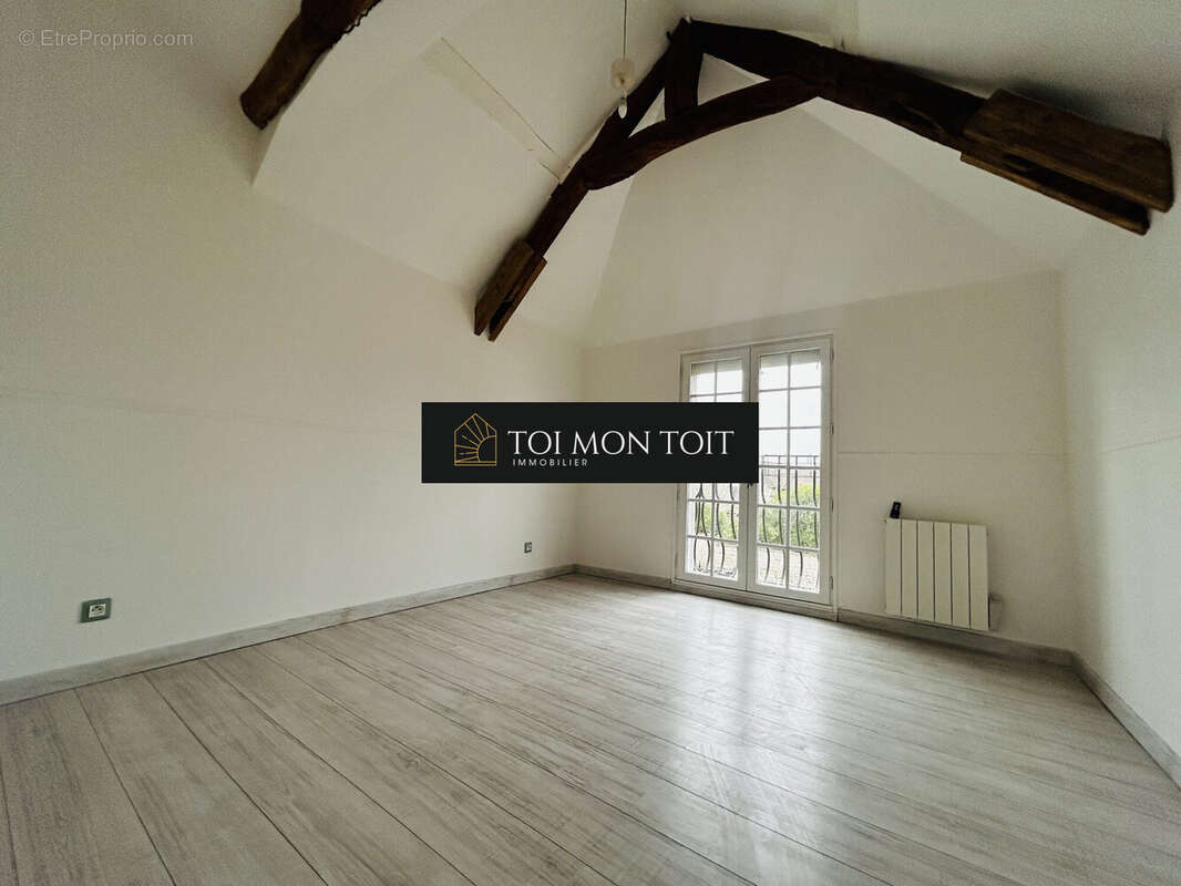 Appartement à LA CHAPELLE-EN-SERVAL