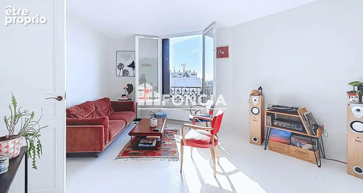 5 pièces familial – 3 chambres – grand double séjour – cachet de l’ancien – entièrement rénové – vue dégagée – métro à 3 min – e - photo 2