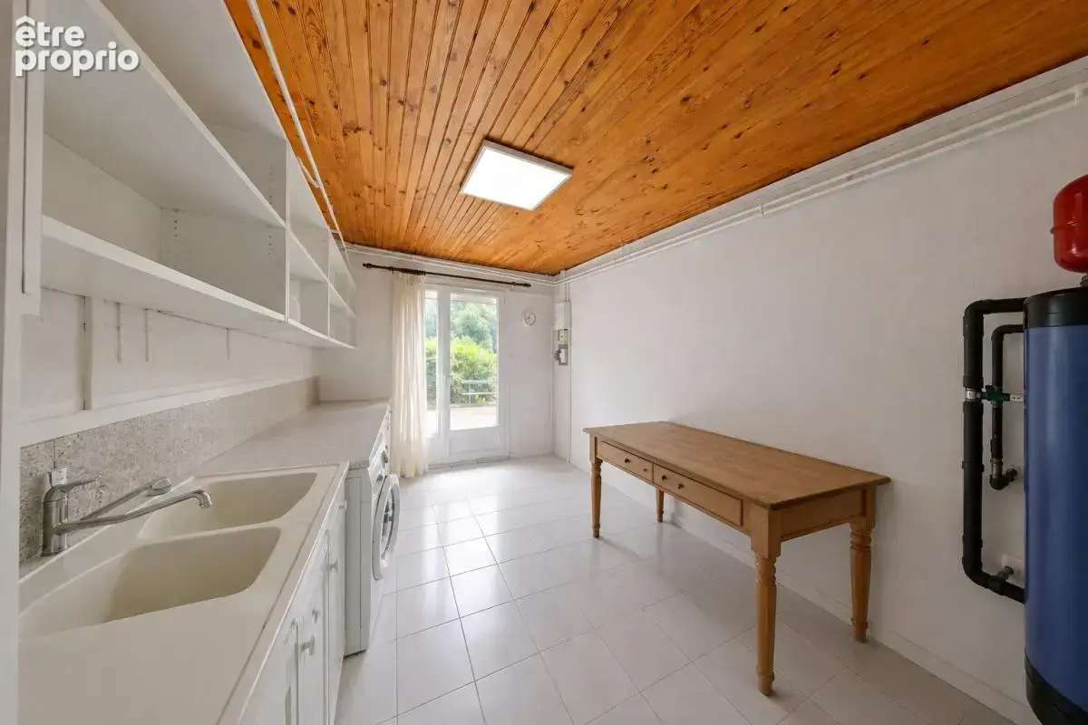 Maison familiale entièrement rénovée 4 chambres  Garage 58 m²  Terrain 350 m² - photo 10