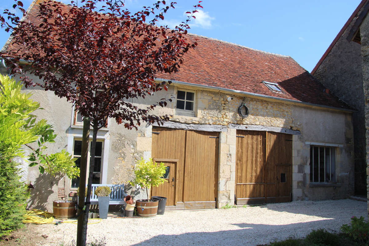 Maison à CHATEAUNEUF-VAL-DE-BARGIS