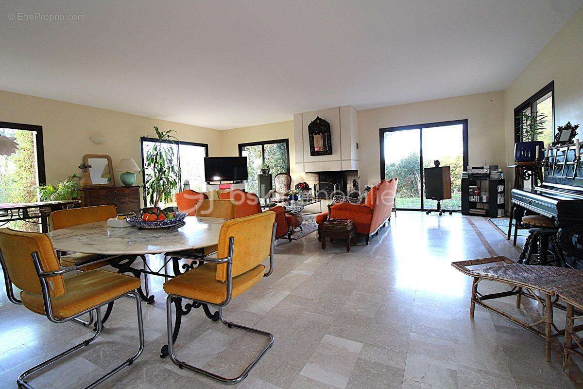 Superbe maison d'architecte sur une parcelle de 4000 m² - photo 5