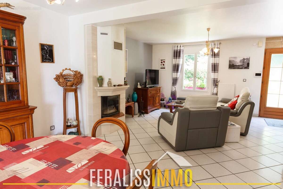 Maison à MENUCOURT