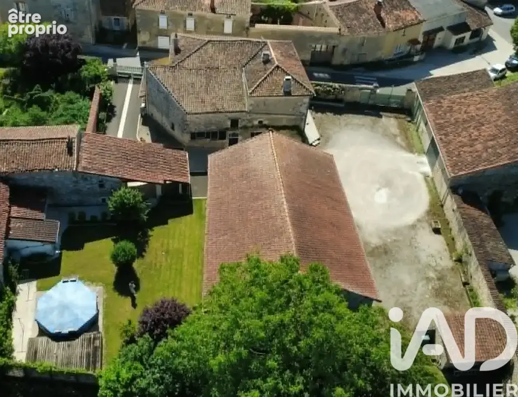 Photo 1 - Maison à COURCOME