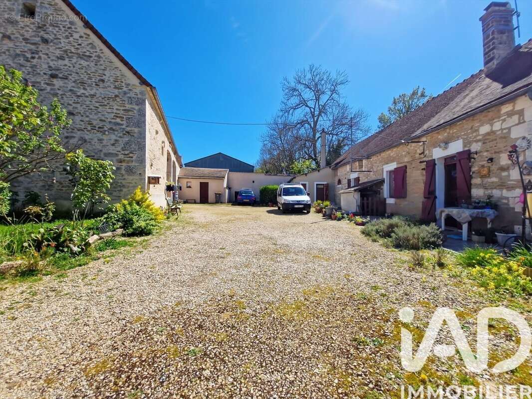 Maison 98 m² à Tronchoy  - photo 3