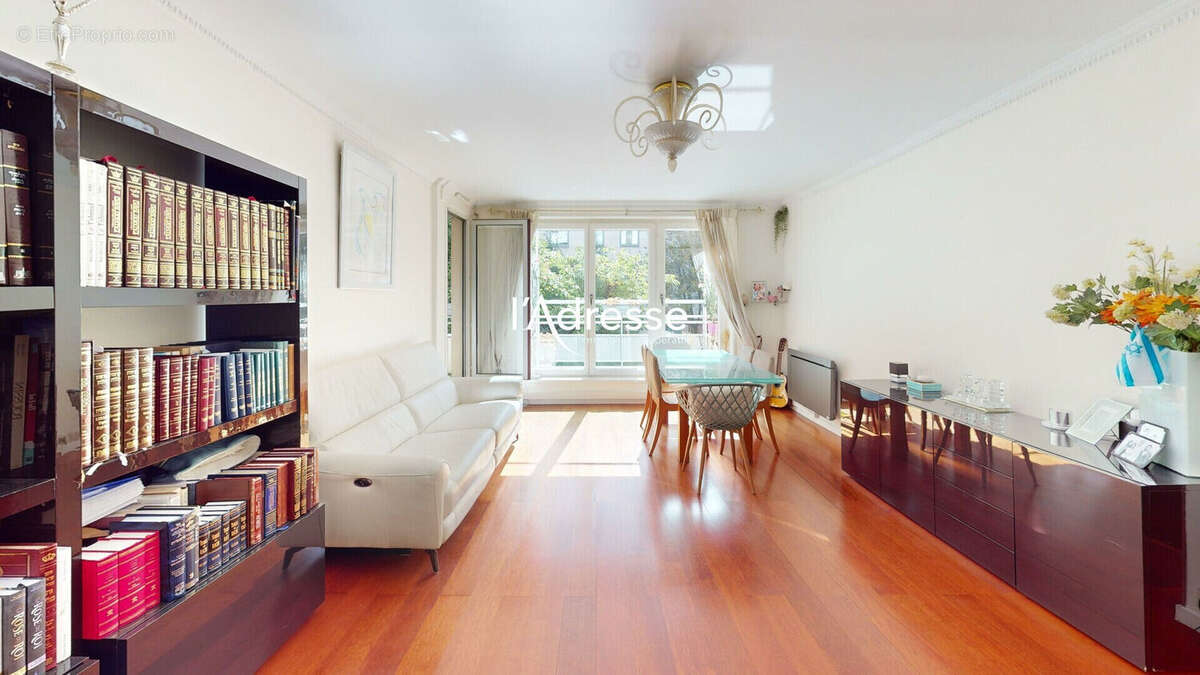 Appartement à CHARENTON-LE-PONT