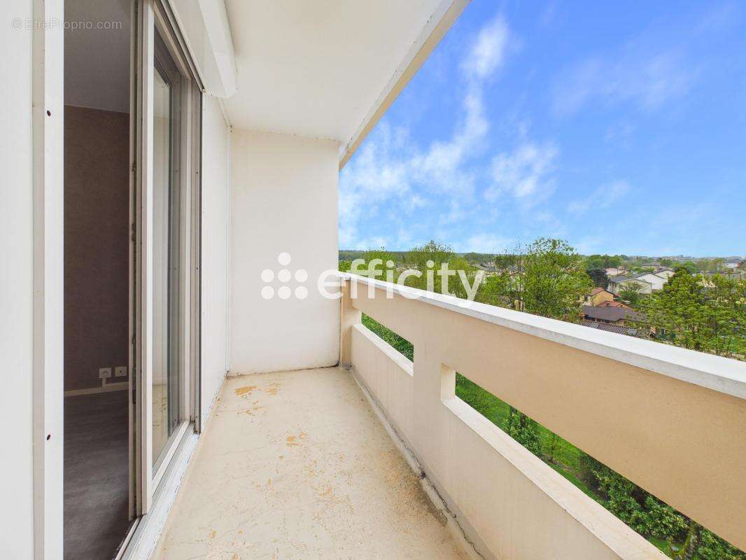 Appartement à PERONNAS