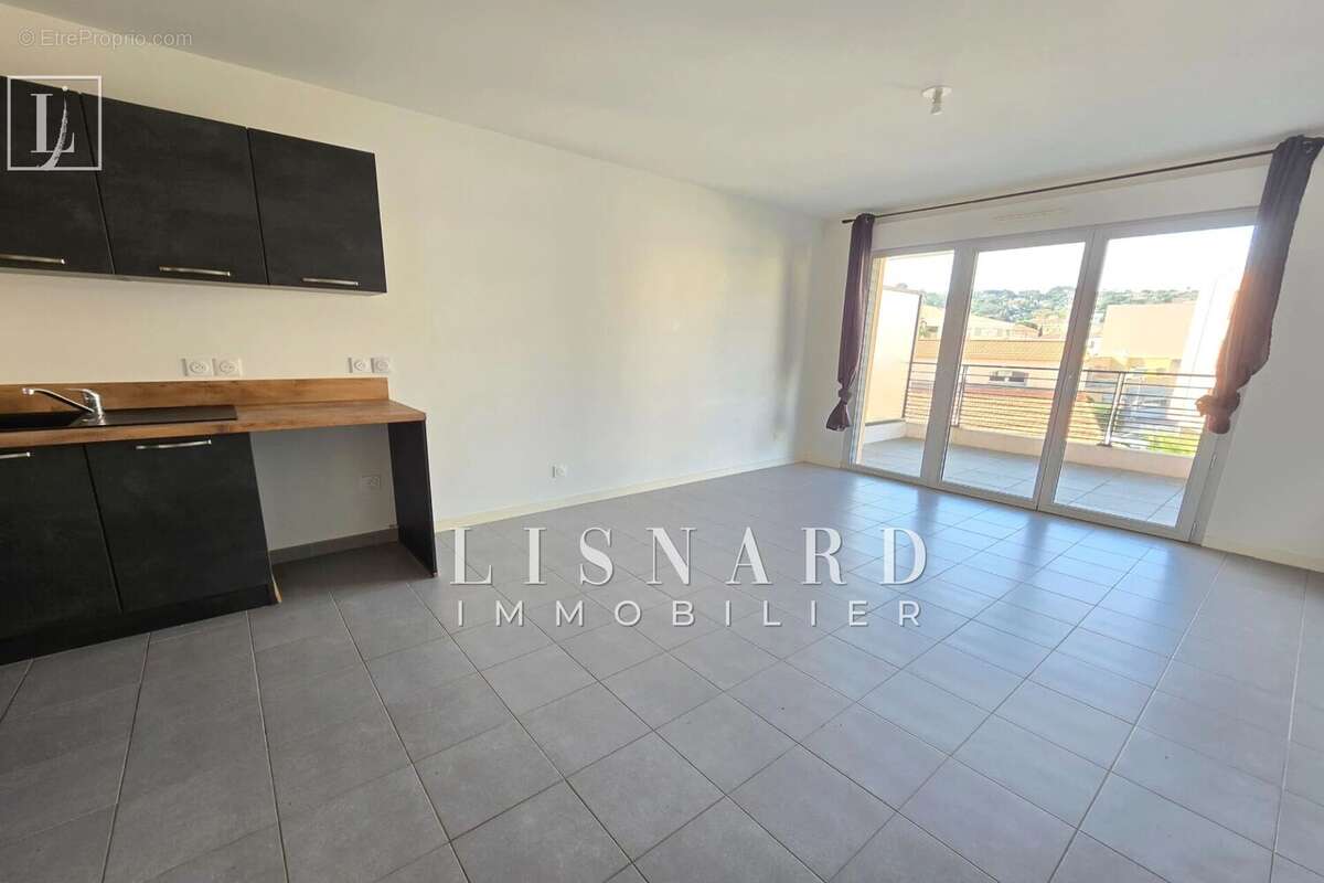 Appartement à VALLAURIS