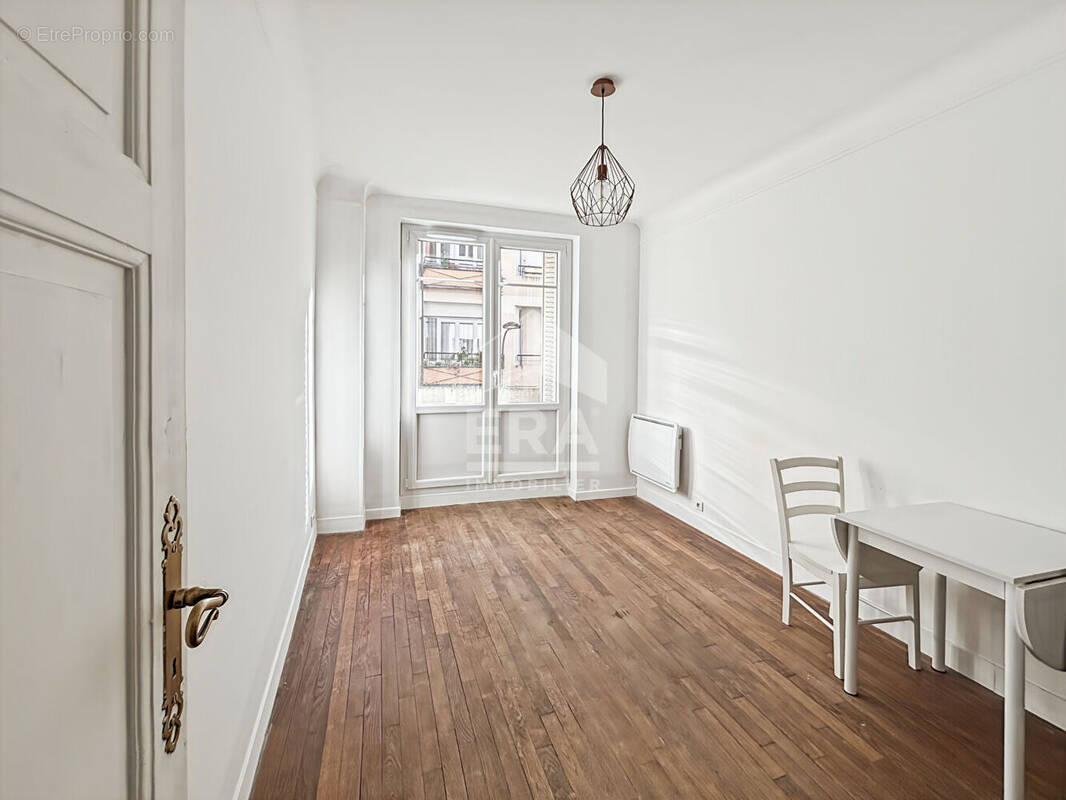 Appartement à PARIS-20E