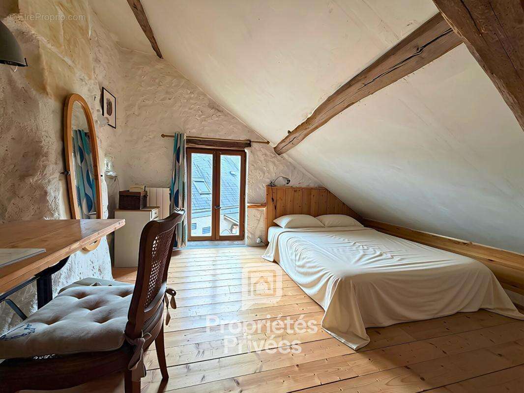 À vendre à azay-le-rideau (37190) : propriété de 236 m2 avec deux maisons - photo 7