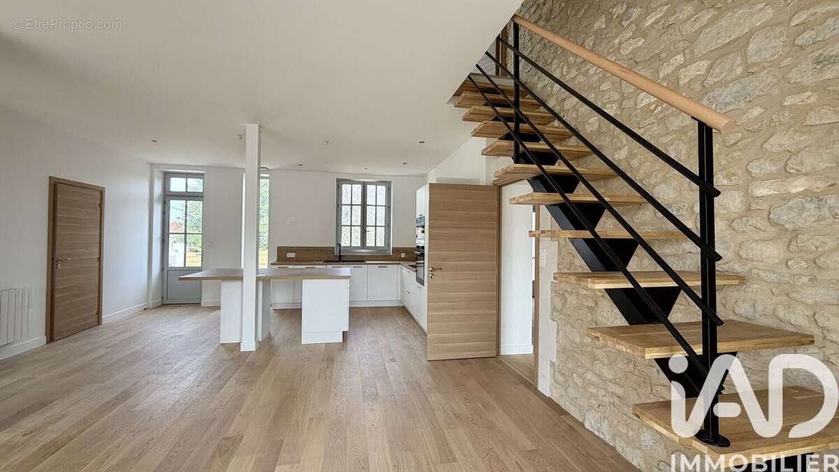 Maison 107 m² à La Rochelle  - photo 3