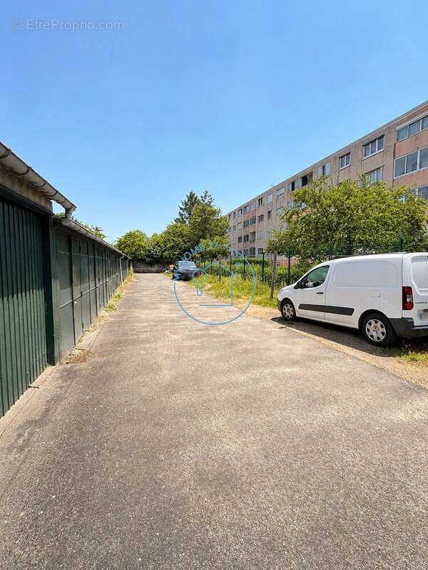 Parking à VILLEPARISIS