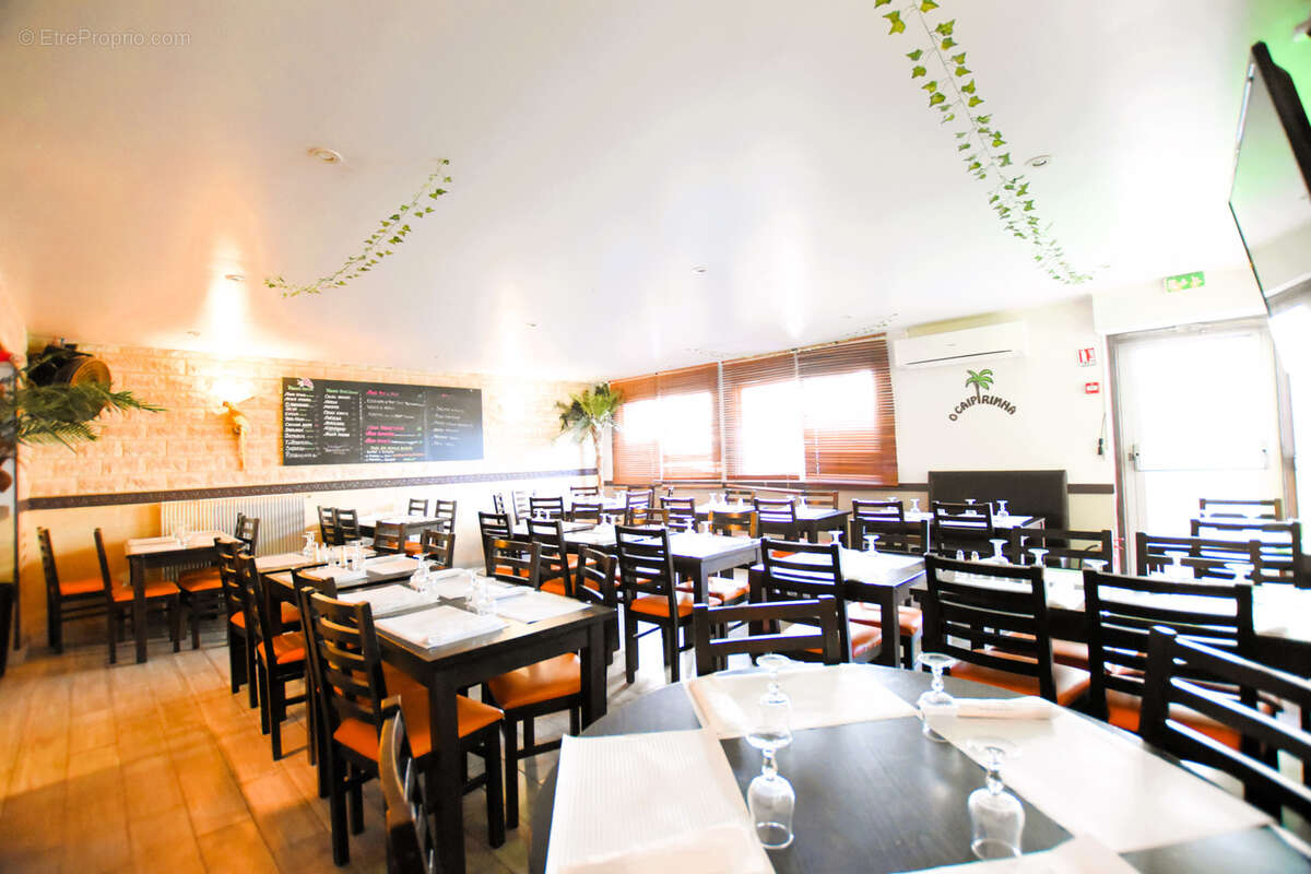 Commerce à LES ESSARTS-LE-ROI