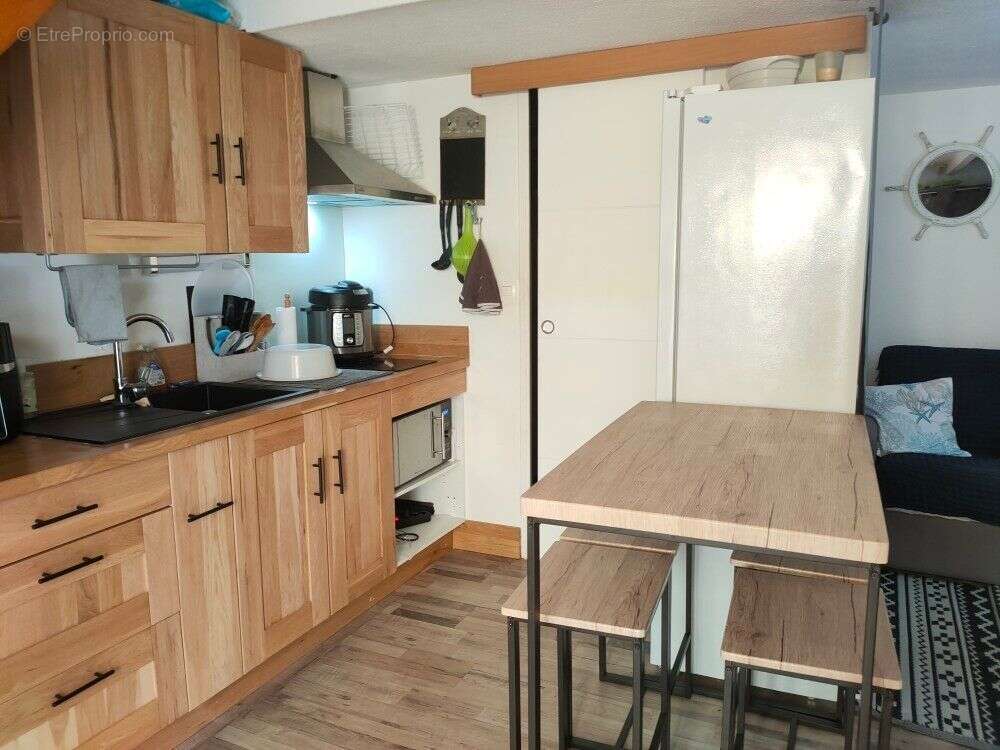 Grau d'agde - maison renovée et meublée - t2 + mezzanine en rez-de-jardin terrasse - 2 pièces - chambre cabine- stationnement mo - photo 8