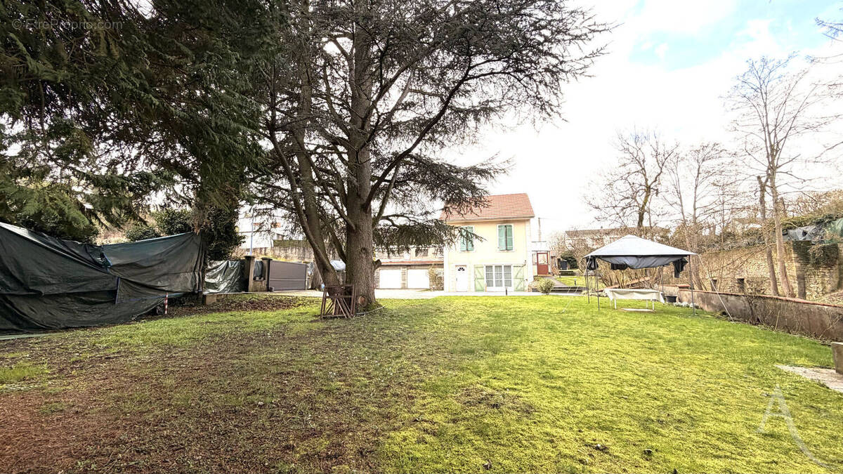 Maison à ARS-SUR-MOSELLE