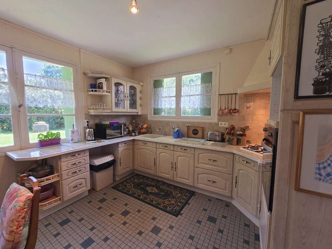 Propriété avec 2 maisons , dépendances et 1 hectare de terrain - photo 4