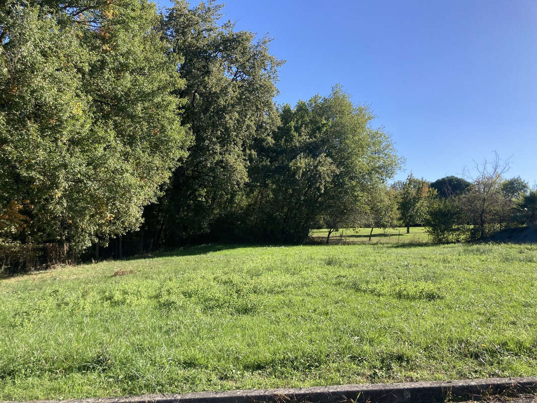 Terrain à AUBIAC