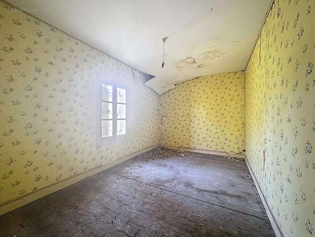 Maison à SAINT-MACAIRE-DU-BOIS