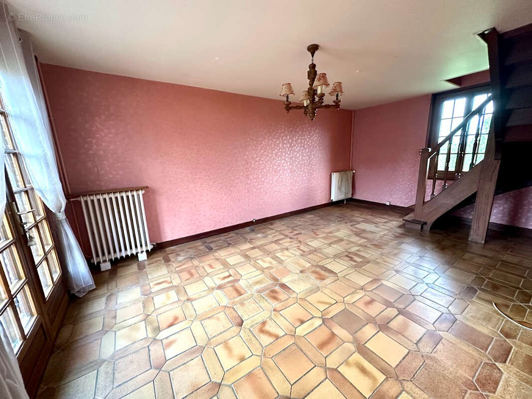 Maison à AUZOUVILLE-SUR-RY