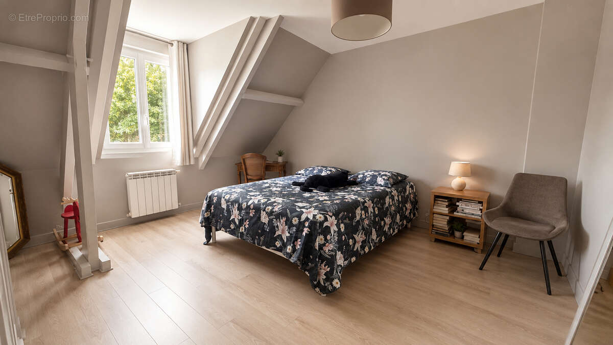 Maison à LE COUDRAY-MONTCEAUX