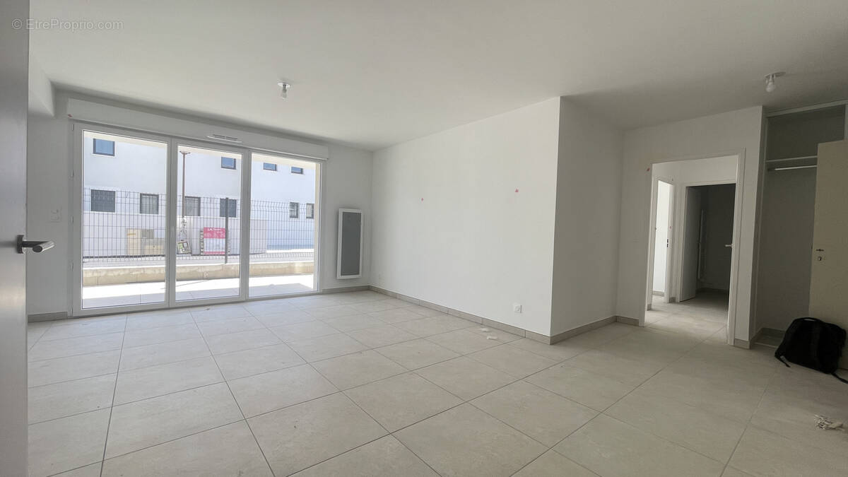 Appartement à VIC-LA-GARDIOLE