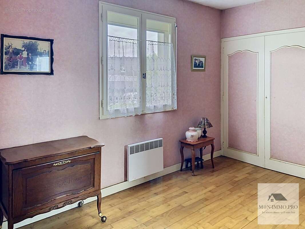Maison à MONTOURS