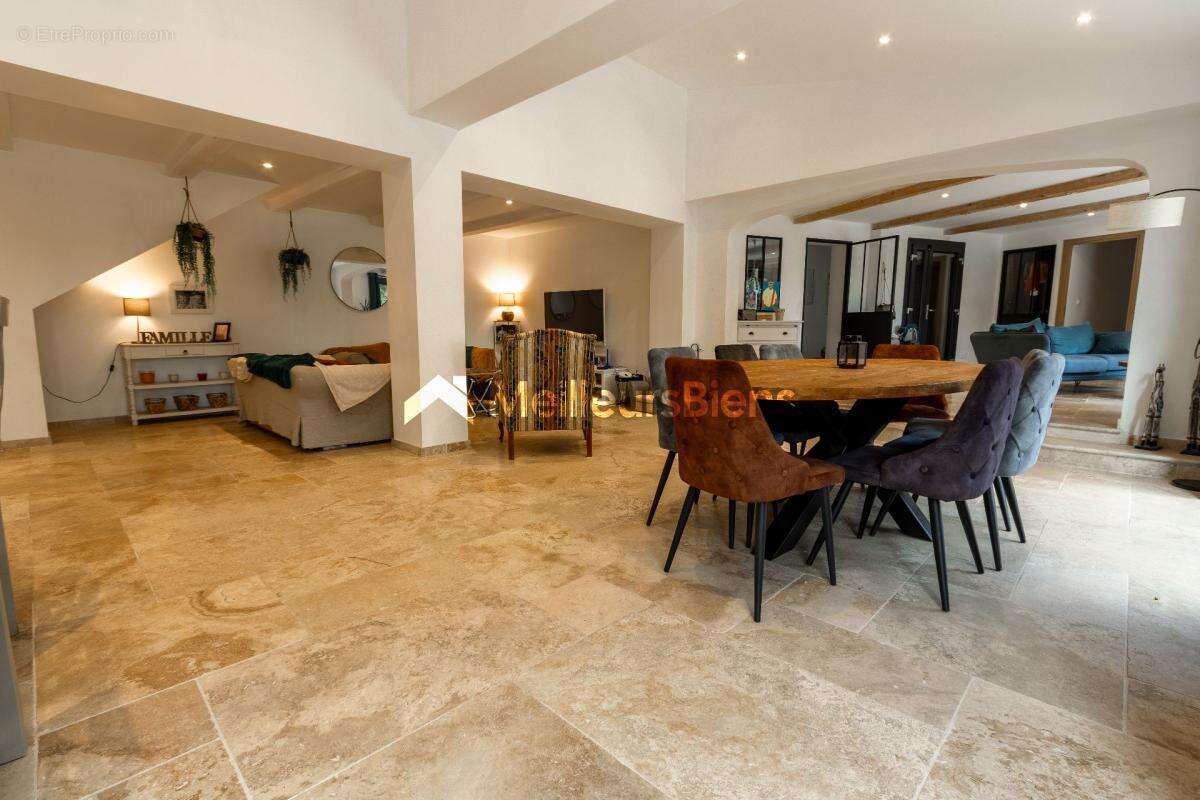 Maison à ROQUEBRUNE-SUR-ARGENS