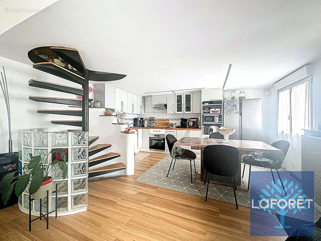 Maison à VIGNEUX-SUR-SEINE