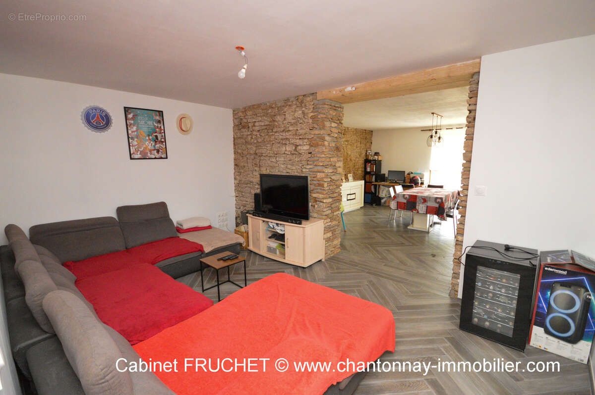 Maison à BAZOGES-EN-PAREDS