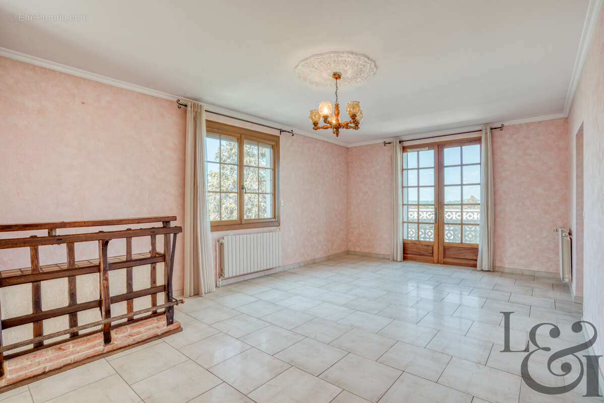 Maison à PUJOLS