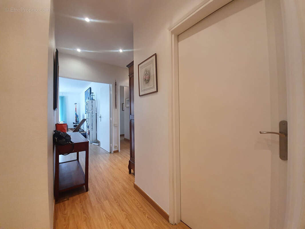 Appartement à COURBEVOIE
