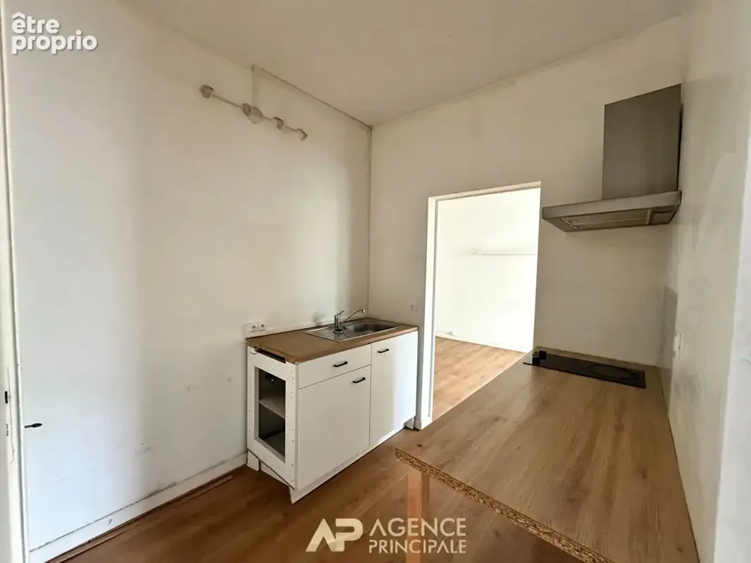 Appartement  - Type 2 - Hyper-centre (port) - 39m2 - Loggia - Ascenseur - photo 8