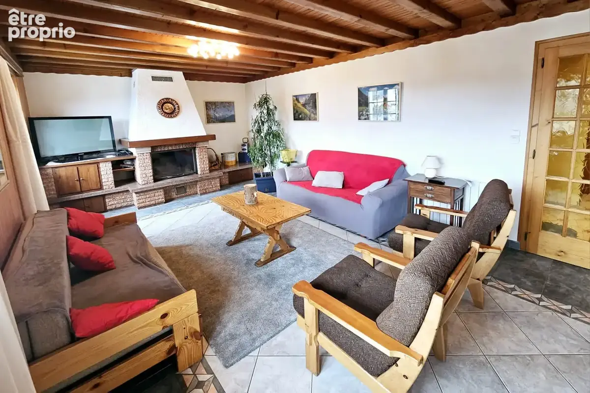 Les Chavannes, grand chalet avec terrain constructible - photo 4