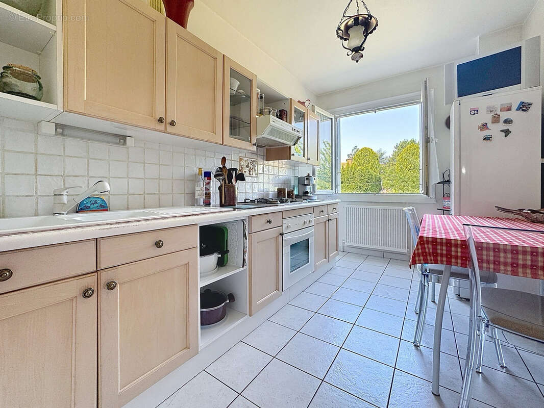 Appartement à SAINT-GENIS-LAVAL