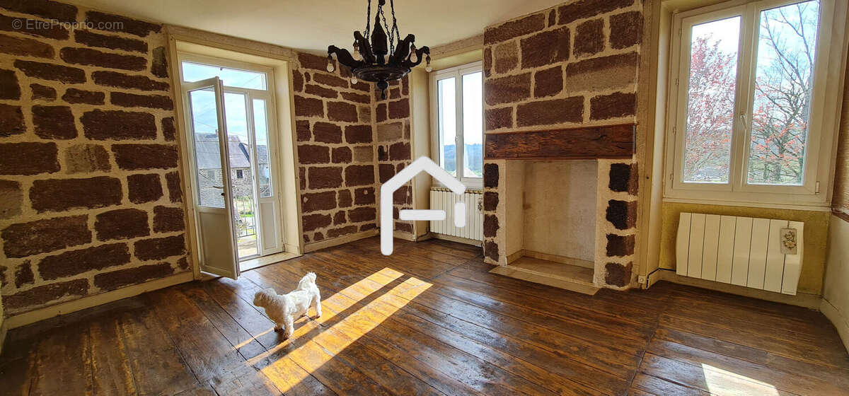 Maison à ALLASSAC