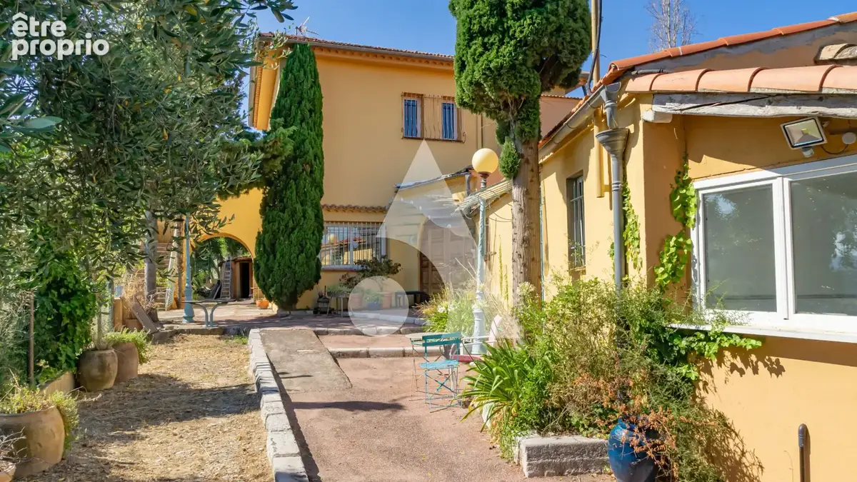 Villa de Caractère 228 m²  Secteur Bellet  Terrain 1 700 m² - photo 6
