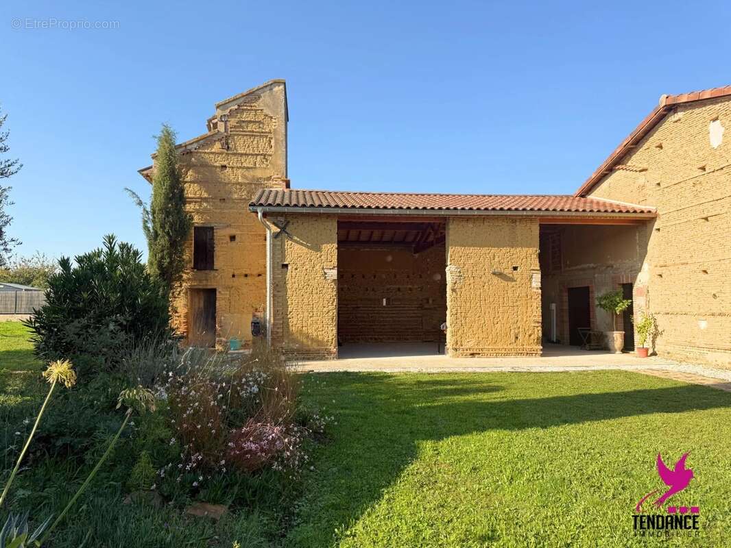 Maison à MONTAIGUT-SUR-SAVE