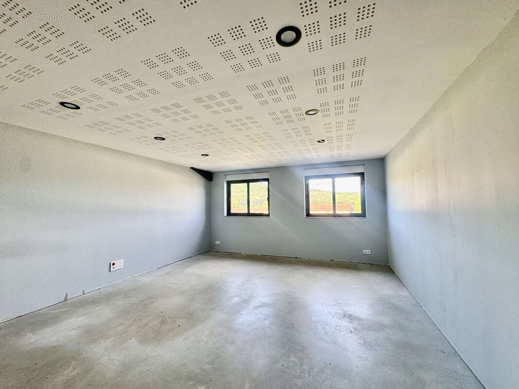 Commerce à PERIGUEUX