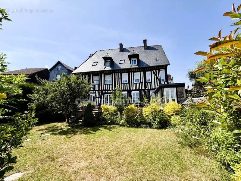 Demeure de caractère du XVIIe siècle rénovée avec élégance – Une adresse rare au cœur de la ville de Bernay (27300) - photo 29