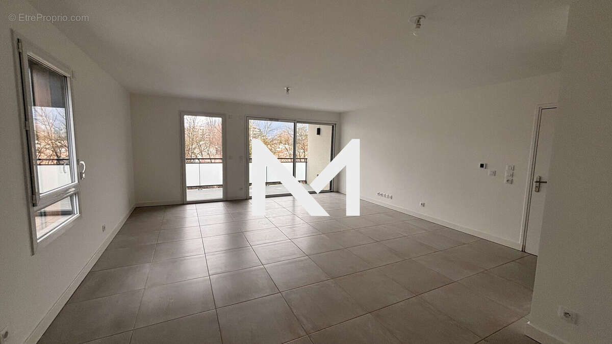 Appartement à MEYLAN