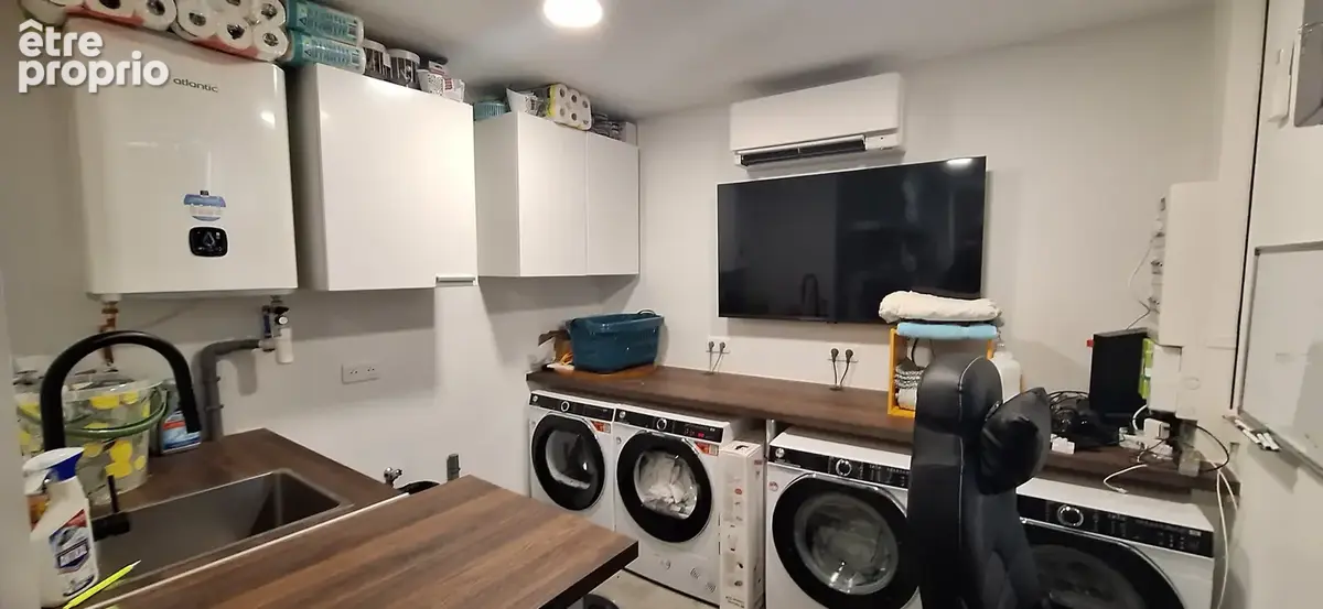 A 5 mn de la gare de sens,maison de ville avec sa terrasse privative et local commercial,ideal 1er achat. - photo 14