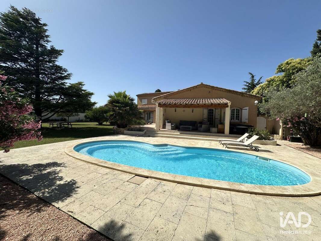 Maison 229 m² à Morieres-Les-Avignon  - photo 2