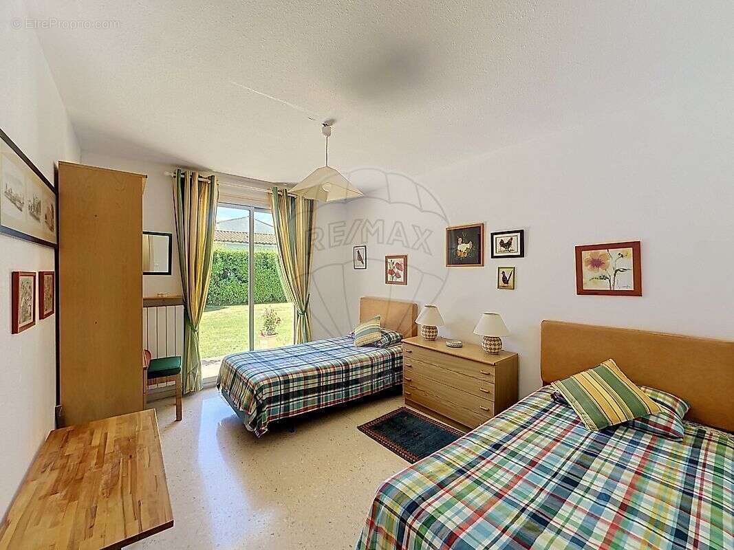 Maison à GARONS
