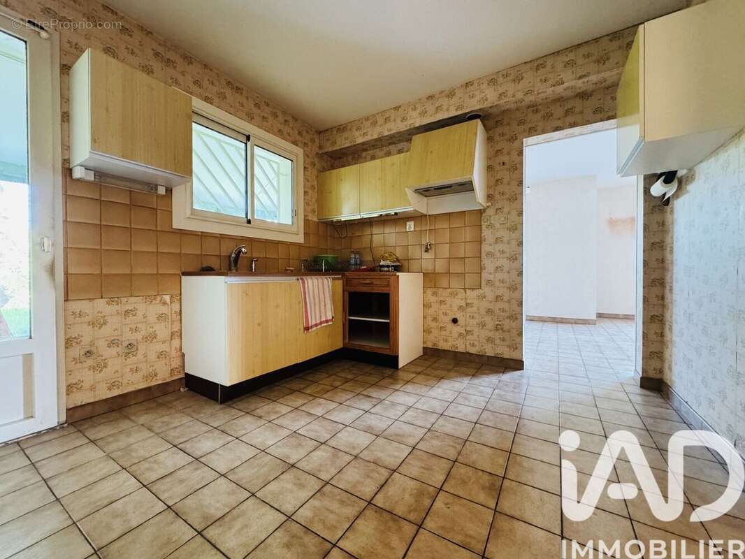 Maison 92 m² à Espalais  - photo 4