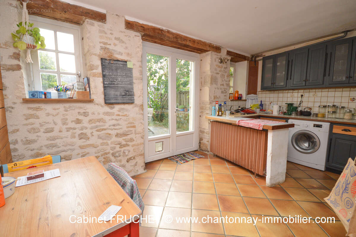 CHANTONNAY - Jolie maison ancienne dans environnement calme - photo 7