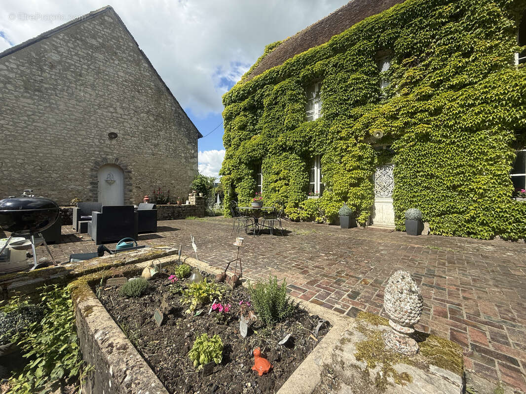 Maison à BELLOU-SUR-HUISNE