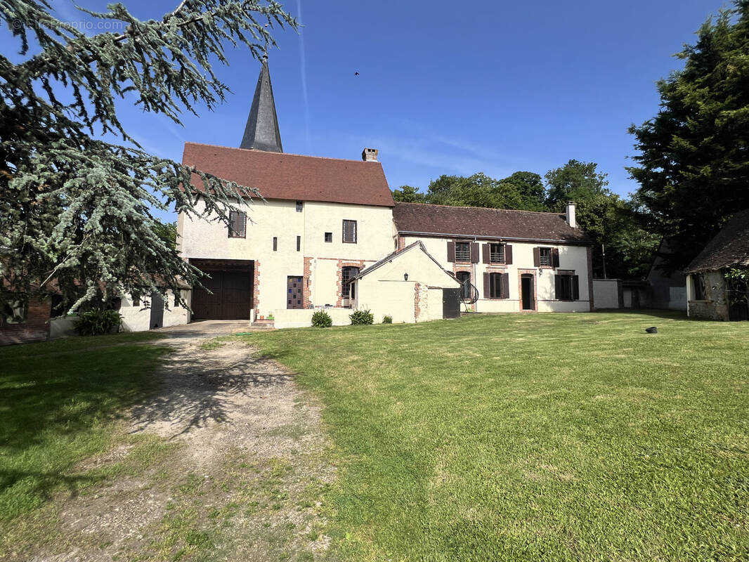Maison à CHERISY
